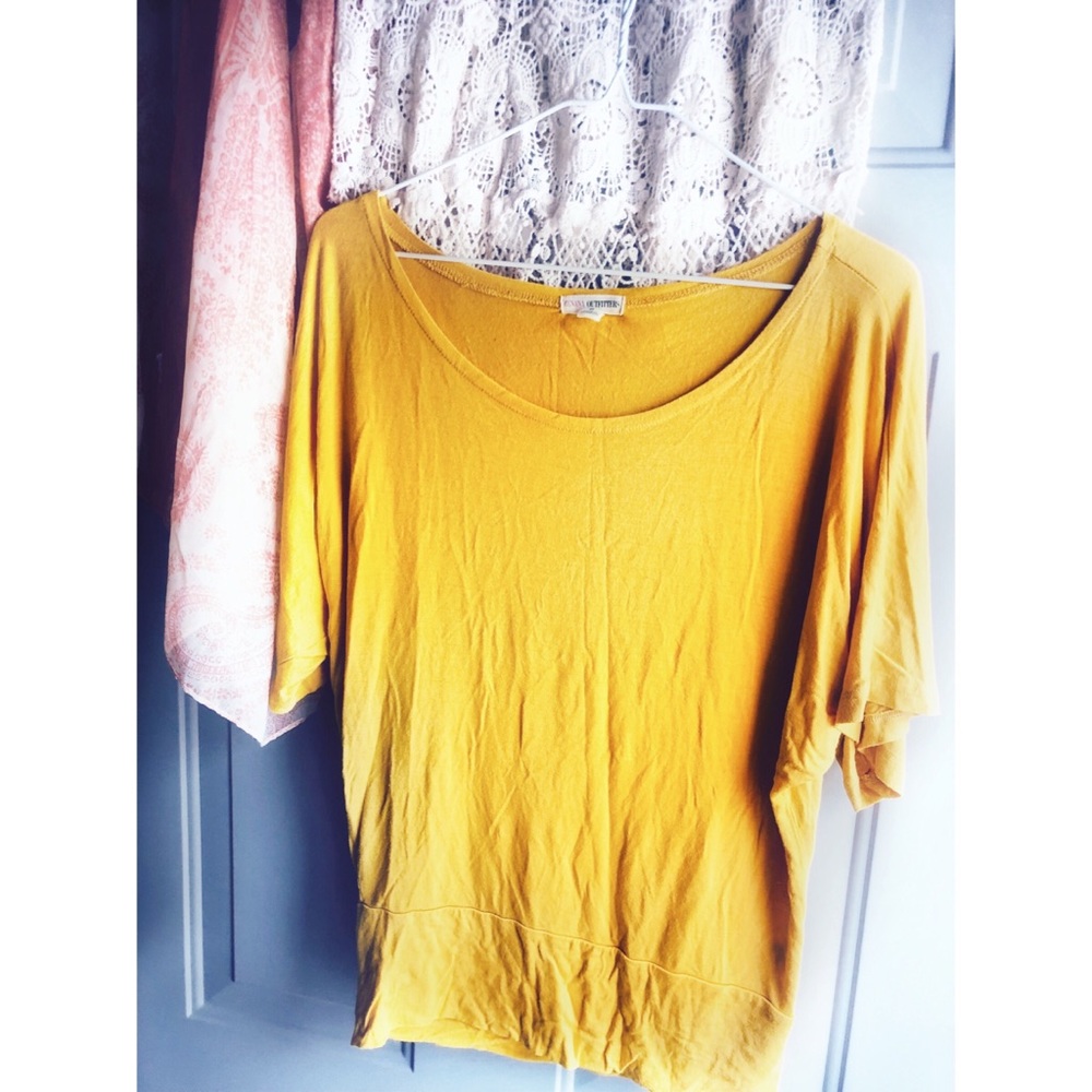 ✖️SOLD✖️ Yellow Flowy Bell Sleeves Fitted Blouse - Picture 4 of 6